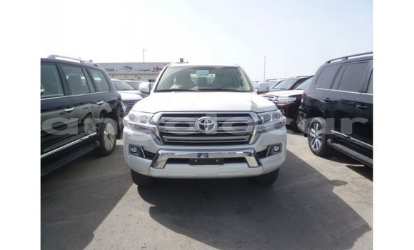 Comprar Importar Toyota Land Cruiser Branco Carro em Import - Dubai em Bengo Province Comprar Importar Toyota Land Cruiser Branco Carro em Import - Dubai em Bengo Province