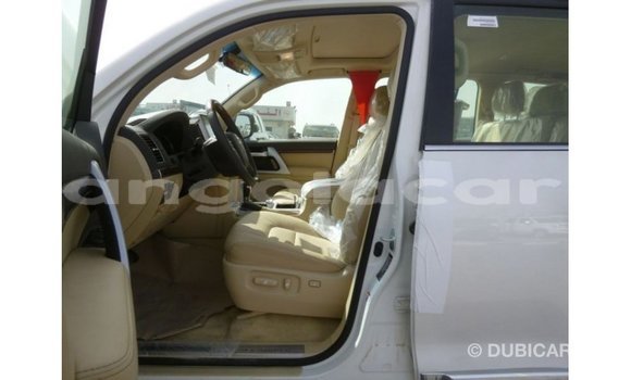 Comprar Importar Toyota Land Cruiser Branco Carro em Import - Dubai em Bengo Province Comprar Importar Toyota Land Cruiser Branco Carro em Import - Dubai em Bengo Province