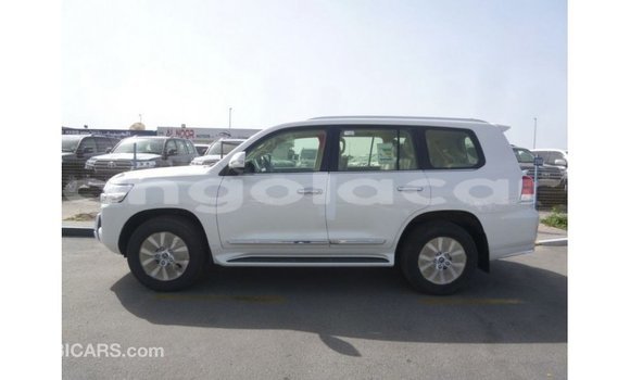 Comprar Importar Toyota Land Cruiser Branco Carro em Import - Dubai em Bengo Province Comprar Importar Toyota Land Cruiser Branco Carro em Import - Dubai em Bengo Province