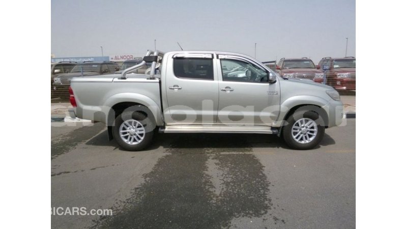 Big with watermark toyota hilux bengo province import dubai 6777