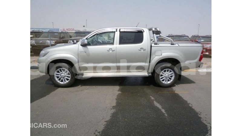 Big with watermark toyota hilux bengo province import dubai 6777