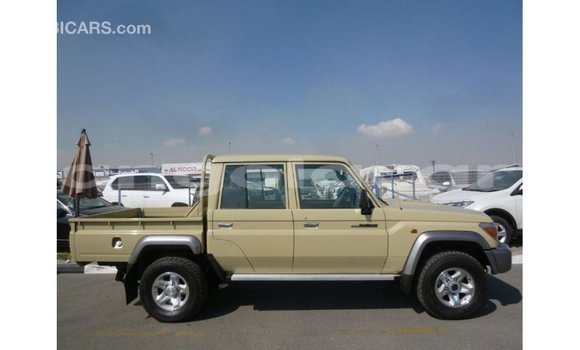 Comprar Importar Toyota Land Cruiser Bege Carro em Import - Dubai em Bengo Province Comprar Importar Toyota Land Cruiser Bege Carro em Import - Dubai em Bengo Province