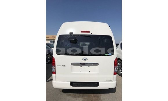 Comprar Importar Toyota Hiace Branco Carro em Import - Dubai em Bengo Province Comprar Importar Toyota Hiace Branco Carro em Import - Dubai em Bengo Province