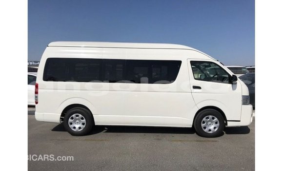 Comprar Importar Toyota Hiace Branco Carro em Import - Dubai em Bengo Province Comprar Importar Toyota Hiace Branco Carro em Import - Dubai em Bengo Province