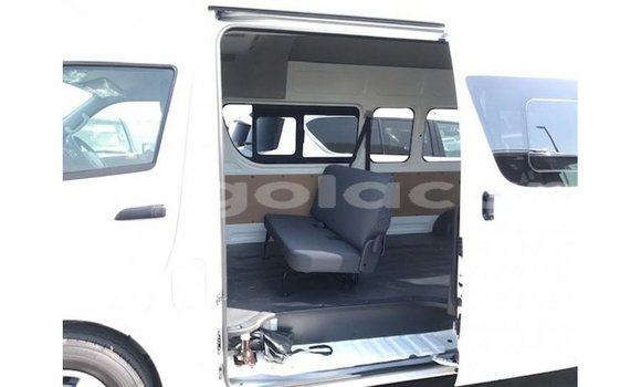 Comprar Importar Toyota Hiace Branco Carro em Import - Dubai em Bengo Province Comprar Importar Toyota Hiace Branco Carro em Import - Dubai em Bengo Province