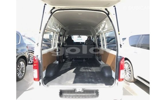 Comprar Importar Toyota Hiace Branco Carro em Import - Dubai em Bengo Province Comprar Importar Toyota Hiace Branco Carro em Import - Dubai em Bengo Province