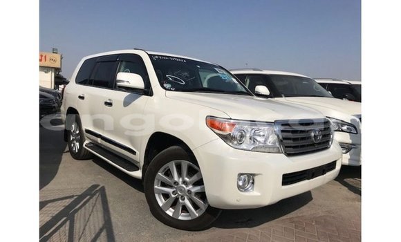 Acheter Import Voiture Toyota Land Cruiser Blanc à Import - Dubai, Province de Bengo Acheter Import Voiture Toyota Land Cruiser Blanc à Import - Dubai, Province de Bengo