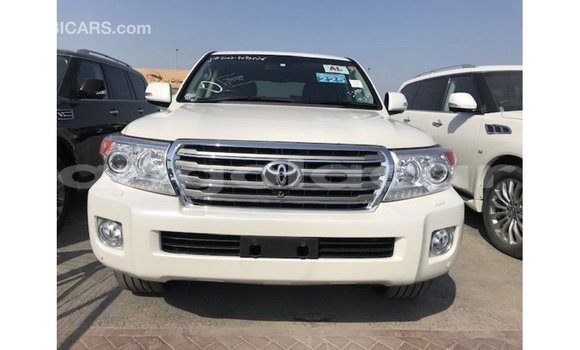 Acheter Import Voiture Toyota Land Cruiser Blanc à Import - Dubai, Province de Bengo Acheter Import Voiture Toyota Land Cruiser Blanc à Import - Dubai, Province de Bengo