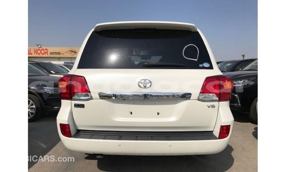 Acheter Import Voiture Toyota Land Cruiser Blanc à Import - Dubai, Province de Bengo Acheter Import Voiture Toyota Land Cruiser Blanc à Import - Dubai, Province de Bengo