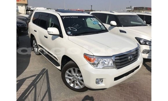 Acheter Import Voiture Toyota Land Cruiser Blanc à Import - Dubai, Province de Bengo Acheter Import Voiture Toyota Land Cruiser Blanc à Import - Dubai, Province de Bengo