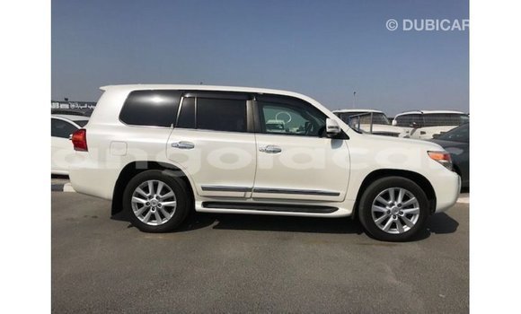 Acheter Import Voiture Toyota Land Cruiser Blanc à Import - Dubai, Province de Bengo Acheter Import Voiture Toyota Land Cruiser Blanc à Import - Dubai, Province de Bengo