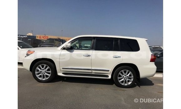 Acheter Import Voiture Toyota Land Cruiser Blanc à Import - Dubai, Province de Bengo Acheter Import Voiture Toyota Land Cruiser Blanc à Import - Dubai, Province de Bengo