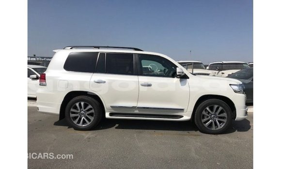 Comprar Importar Toyota Land Cruiser Branco Carro em Import - Dubai em Bengo Province Comprar Importar Toyota Land Cruiser Branco Carro em Import - Dubai em Bengo Province