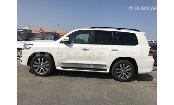 Comprar Importar Toyota Land Cruiser Branco Carro em Import - Dubai em Bengo Province Comprar Importar Toyota Land Cruiser Branco Carro em Import - Dubai em Bengo Province