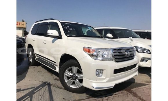 Acheter Import Voiture Toyota Land Cruiser Blanc à Import - Dubai, Province de Bengo Acheter Import Voiture Toyota Land Cruiser Blanc à Import - Dubai, Province de Bengo