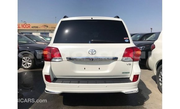 Acheter Import Voiture Toyota Land Cruiser Blanc à Import - Dubai, Province de Bengo Acheter Import Voiture Toyota Land Cruiser Blanc à Import - Dubai, Province de Bengo