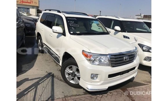 Acheter Import Voiture Toyota Land Cruiser Blanc à Import - Dubai, Province de Bengo Acheter Import Voiture Toyota Land Cruiser Blanc à Import - Dubai, Province de Bengo