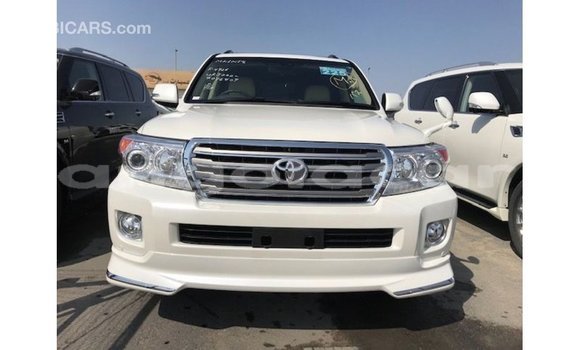Acheter Import Voiture Toyota Land Cruiser Blanc à Import - Dubai, Province de Bengo Acheter Import Voiture Toyota Land Cruiser Blanc à Import - Dubai, Province de Bengo