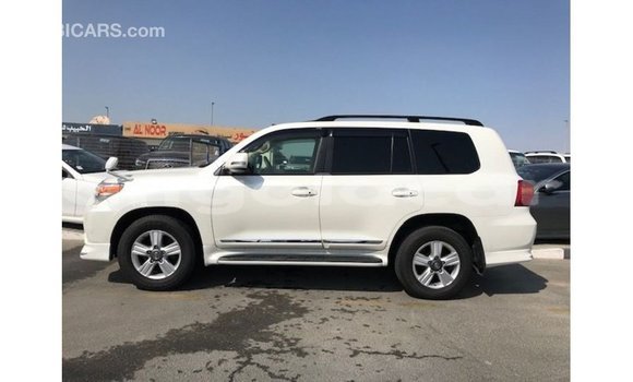 Acheter Import Voiture Toyota Land Cruiser Blanc à Import - Dubai, Province de Bengo Acheter Import Voiture Toyota Land Cruiser Blanc à Import - Dubai, Province de Bengo