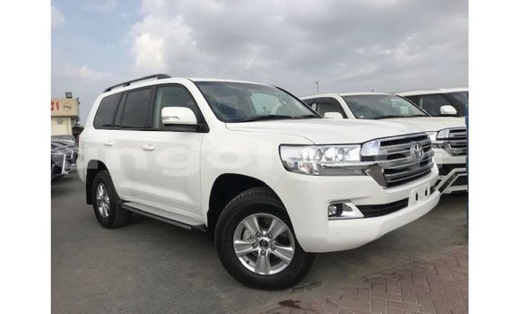 Acheter Import Voiture Toyota Land Cruiser Blanc à Import - Dubai, Province de Bengo Acheter Import Voiture Toyota Land Cruiser Blanc à Import - Dubai, Province de Bengo