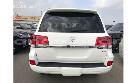 Acheter Import Voiture Toyota Land Cruiser Blanc à Import - Dubai, Province de Bengo Acheter Import Voiture Toyota Land Cruiser Blanc à Import - Dubai, Province de Bengo