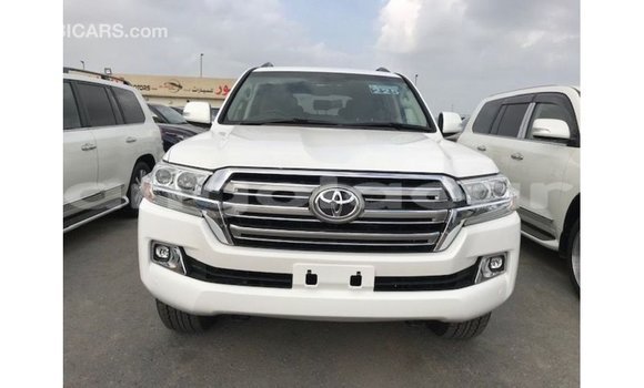 Acheter Import Voiture Toyota Land Cruiser Blanc à Import - Dubai, Province de Bengo Acheter Import Voiture Toyota Land Cruiser Blanc à Import - Dubai, Province de Bengo
