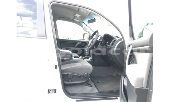 Acheter Import Voiture Toyota Land Cruiser Blanc à Import - Dubai, Province de Bengo Acheter Import Voiture Toyota Land Cruiser Blanc à Import - Dubai, Province de Bengo