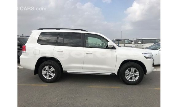 Acheter Import Voiture Toyota Land Cruiser Blanc à Import - Dubai, Province de Bengo Acheter Import Voiture Toyota Land Cruiser Blanc à Import - Dubai, Province de Bengo