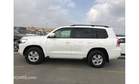 Acheter Import Voiture Toyota Land Cruiser Blanc à Import - Dubai, Province de Bengo Acheter Import Voiture Toyota Land Cruiser Blanc à Import - Dubai, Province de Bengo