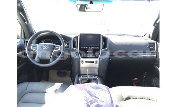 Comprar Importar Toyota Land Cruiser Branco Carro em Import - Dubai em Bengo Province Comprar Importar Toyota Land Cruiser Branco Carro em Import - Dubai em Bengo Province