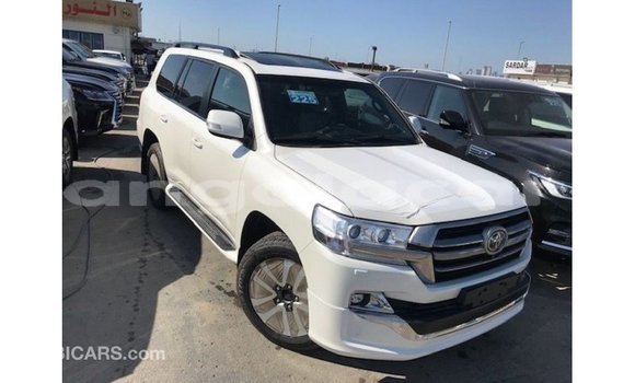 Comprar Importar Toyota Land Cruiser Branco Carro em Import - Dubai em Bengo Province Comprar Importar Toyota Land Cruiser Branco Carro em Import - Dubai em Bengo Province