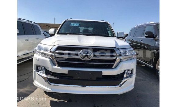 Comprar Importar Toyota Land Cruiser Branco Carro em Import - Dubai em Bengo Province Comprar Importar Toyota Land Cruiser Branco Carro em Import - Dubai em Bengo Province
