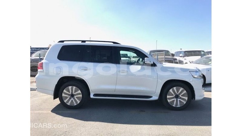 Big with watermark toyota land cruiser bengo province import dubai 6819