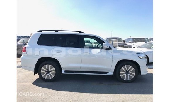 Comprar Importar Toyota Land Cruiser Branco Carro em Import - Dubai em Bengo Province Comprar Importar Toyota Land Cruiser Branco Carro em Import - Dubai em Bengo Province
