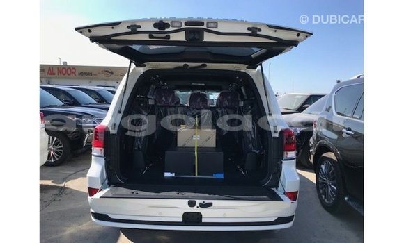 Comprar Importar Toyota Land Cruiser Branco Carro em Import - Dubai em Bengo Province Comprar Importar Toyota Land Cruiser Branco Carro em Import - Dubai em Bengo Province