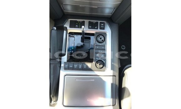 Comprar Importar Toyota Land Cruiser Branco Carro em Import - Dubai em Bengo Province Comprar Importar Toyota Land Cruiser Branco Carro em Import - Dubai em Bengo Province