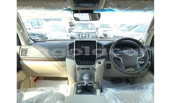 Comprar Importar Toyota Land Cruiser Branco Carro em Import - Dubai em Bengo Province Comprar Importar Toyota Land Cruiser Branco Carro em Import - Dubai em Bengo Province