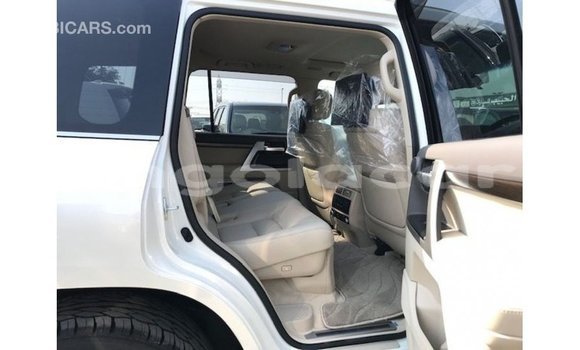 Comprar Importar Toyota Land Cruiser Branco Carro em Import - Dubai em Bengo Province Comprar Importar Toyota Land Cruiser Branco Carro em Import - Dubai em Bengo Province