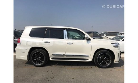 Comprar Importar Toyota Land Cruiser Branco Carro em Import - Dubai em Bengo Province Comprar Importar Toyota Land Cruiser Branco Carro em Import - Dubai em Bengo Province