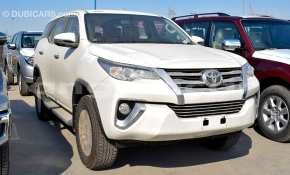 Comprar Importar Toyota Fortuner Branco Carro em Import - Dubai em Bengo Province Comprar Importar Toyota Fortuner Branco Carro em Import - Dubai em Bengo Province