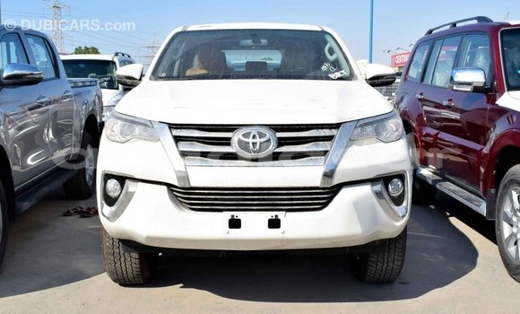 Comprar Importar Toyota Fortuner Branco Carro em Import - Dubai em Bengo Province Comprar Importar Toyota Fortuner Branco Carro em Import - Dubai em Bengo Province