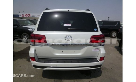 Acheter Import Voiture Toyota Land Cruiser Blanc à Import - Dubai, Province de Bengo Acheter Import Voiture Toyota Land Cruiser Blanc à Import - Dubai, Province de Bengo