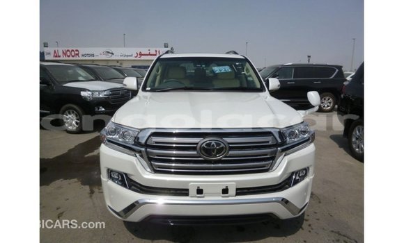 Acheter Import Voiture Toyota Land Cruiser Blanc à Import - Dubai, Province de Bengo Acheter Import Voiture Toyota Land Cruiser Blanc à Import - Dubai, Province de Bengo