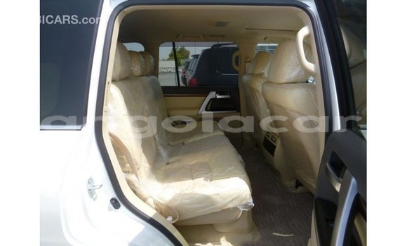 Acheter Import Voiture Toyota Land Cruiser Blanc à Import - Dubai, Province de Bengo Acheter Import Voiture Toyota Land Cruiser Blanc à Import - Dubai, Province de Bengo