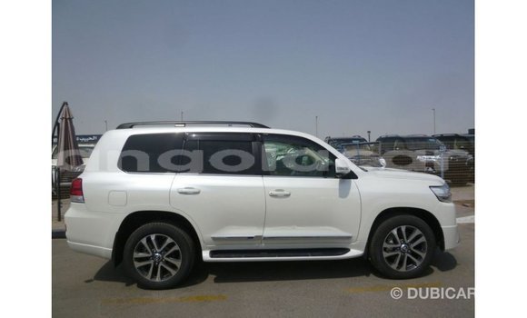 Acheter Import Voiture Toyota Land Cruiser Blanc à Import - Dubai, Province de Bengo Acheter Import Voiture Toyota Land Cruiser Blanc à Import - Dubai, Province de Bengo
