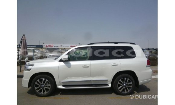 Acheter Import Voiture Toyota Land Cruiser Blanc à Import - Dubai, Province de Bengo Acheter Import Voiture Toyota Land Cruiser Blanc à Import - Dubai, Province de Bengo