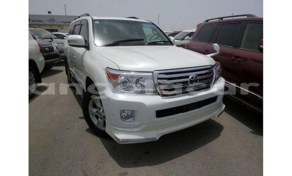 Comprar Importar Toyota Land Cruiser Branco Carro em Import - Dubai em Bengo Province Comprar Importar Toyota Land Cruiser Branco Carro em Import - Dubai em Bengo Province