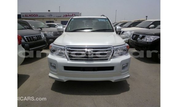 Comprar Importar Toyota Land Cruiser Branco Carro em Import - Dubai em Bengo Province Comprar Importar Toyota Land Cruiser Branco Carro em Import - Dubai em Bengo Province