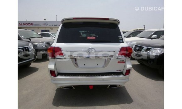 Comprar Importar Toyota Land Cruiser Branco Carro em Import - Dubai em Bengo Province Comprar Importar Toyota Land Cruiser Branco Carro em Import - Dubai em Bengo Province
