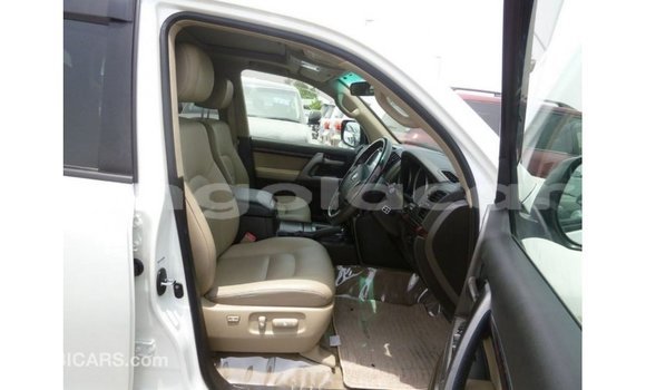 Comprar Importar Toyota Land Cruiser Branco Carro em Import - Dubai em Bengo Province Comprar Importar Toyota Land Cruiser Branco Carro em Import - Dubai em Bengo Province